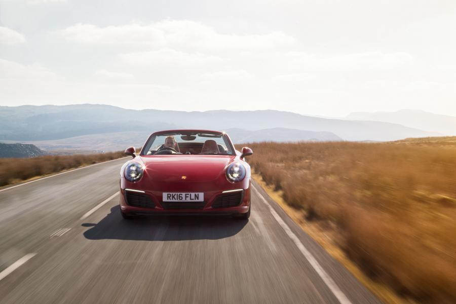  Porsche 911 Carrera 4S Cabriolet 2016 года  (UK) (фото 21 из 30)